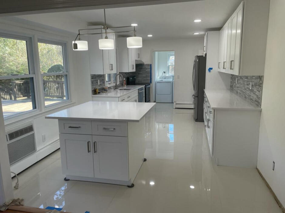 Kitchen in Centerreach Kitchen in Centerreach