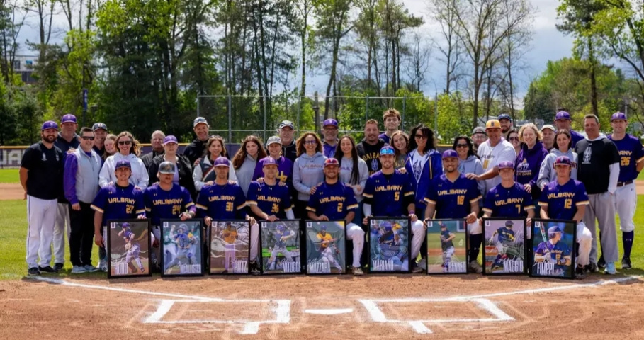 Baseball Split Doubleheader on Senior Day Baseball Split Doubleheader on Senior Day